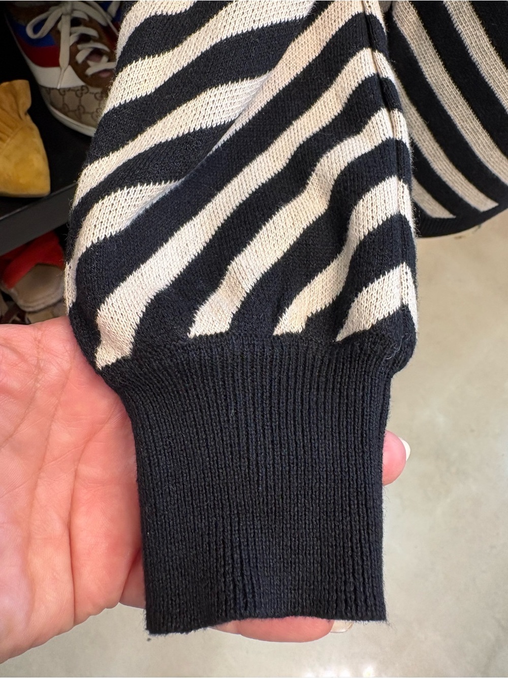 🆕🎉NWT Striped Chevron Crewneck Sweater in Black and Cream - Picture 4 of 9